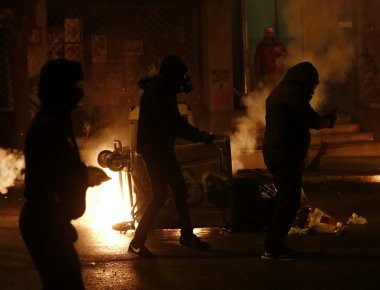 Ελεύθεροι υπό όρους δύο συλληφθέντες από τα επεισόδια στα Εξάρχεια